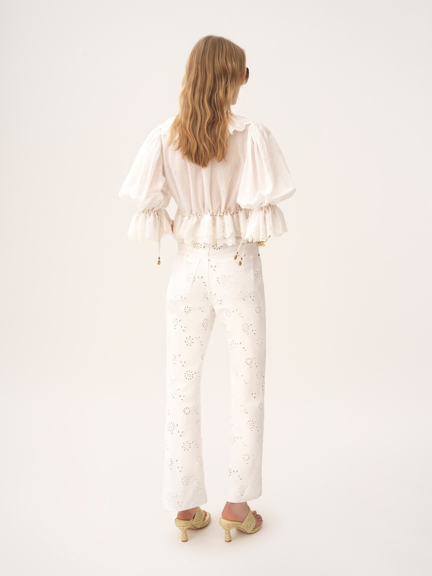 Embroidered cropped jeans in denim - 5