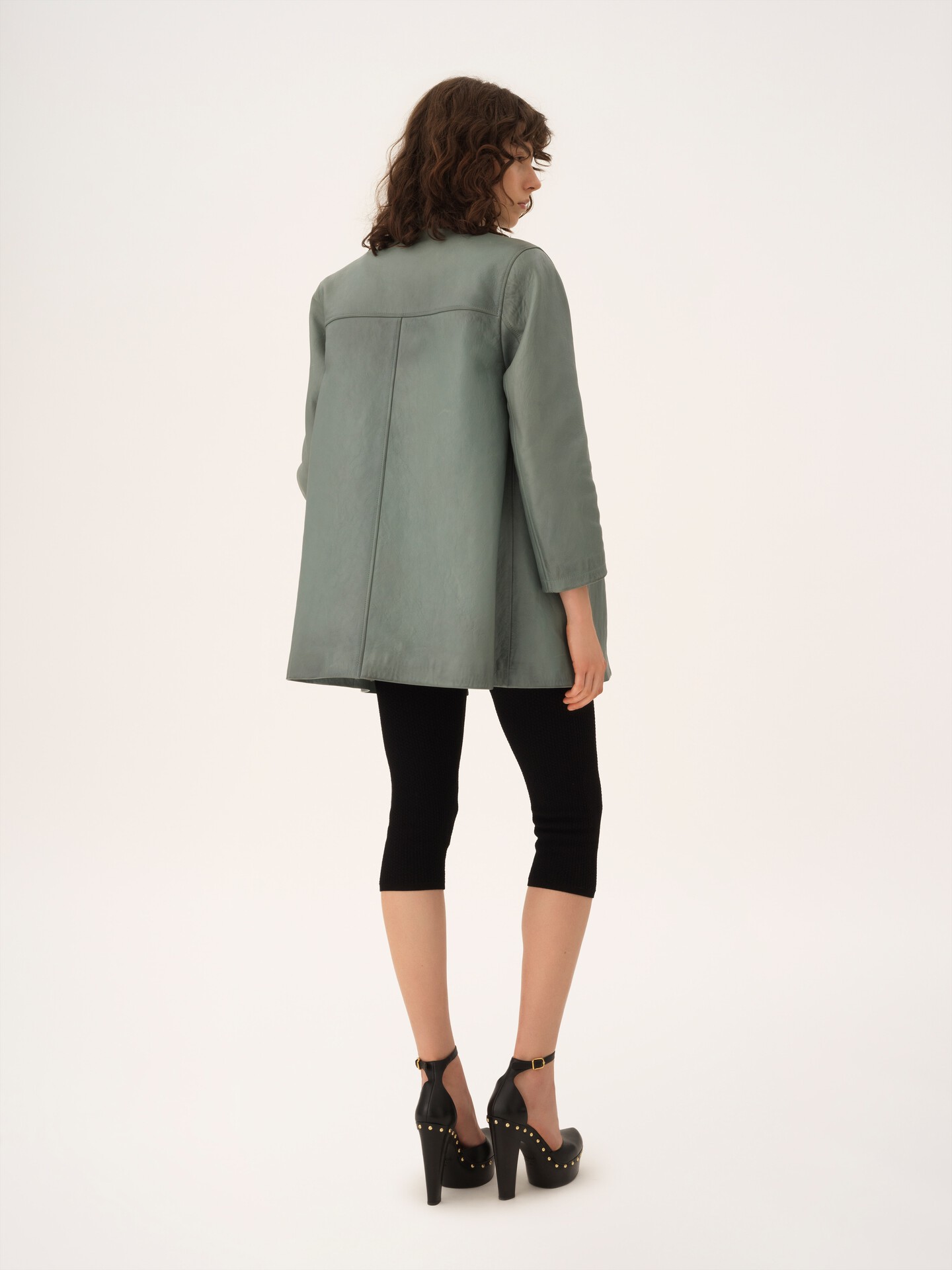 Chaqueta larga con botonadura sencilla de cuero - 5