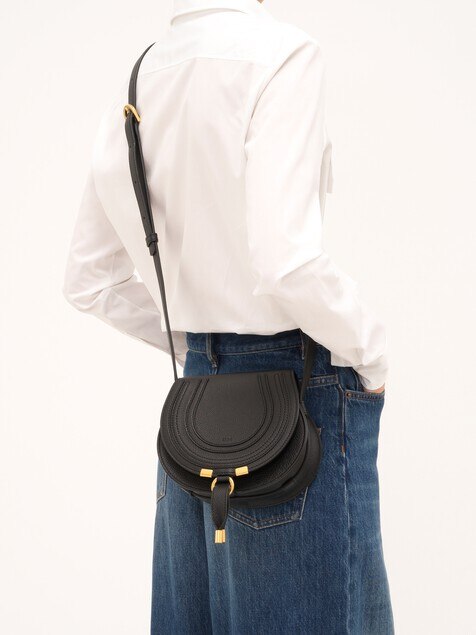 Bolso saddle peque&ntilde;o Marcie de cuero granulado
