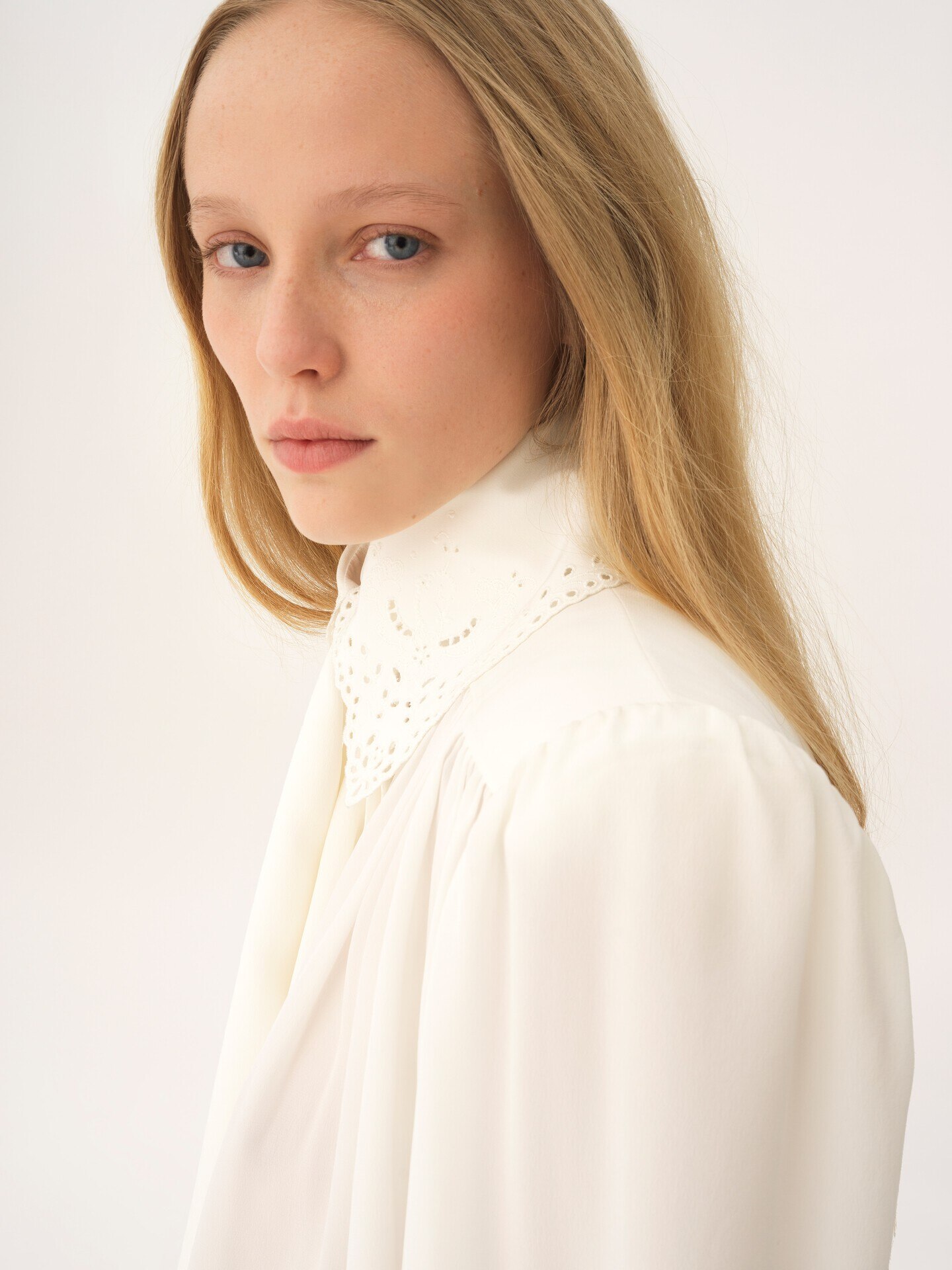 Gathered scarf-tie blouse in crêpe de chine & lace - 5