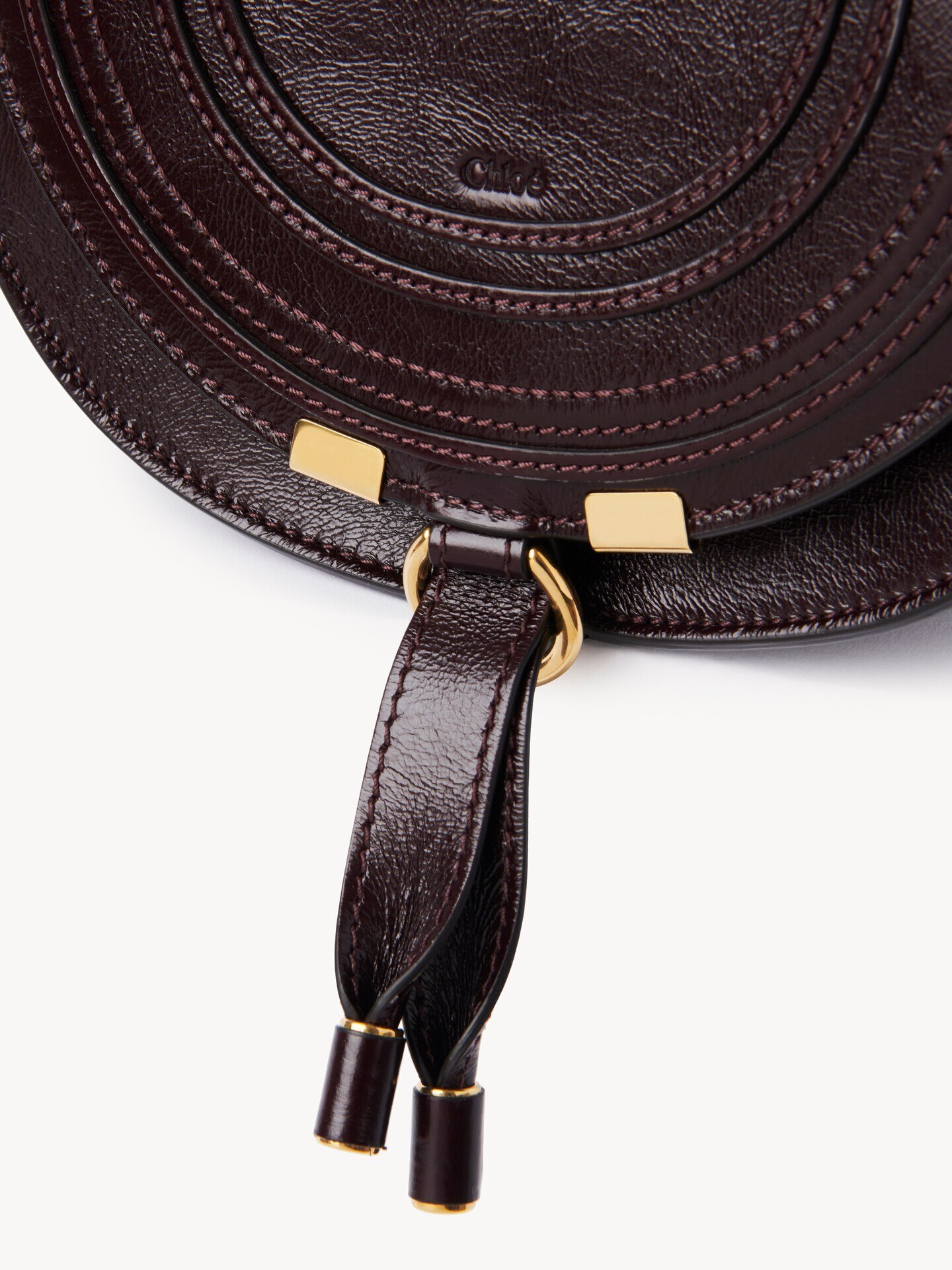 Bolso saddle peque&ntilde;o Marcie de cuero brillante - 7