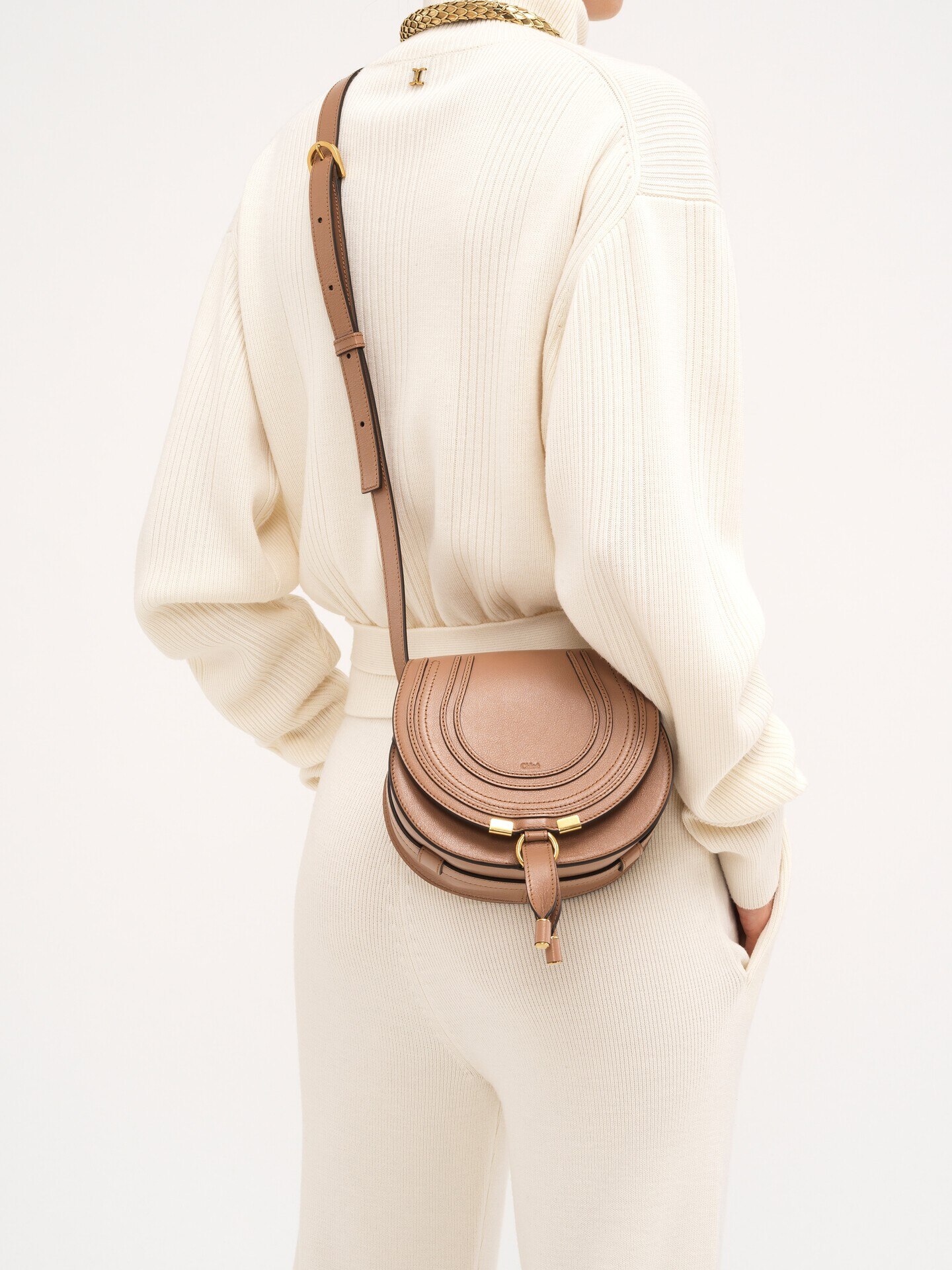 Bolso saddle peque&ntilde;o Marcie de cuero brillante - 3