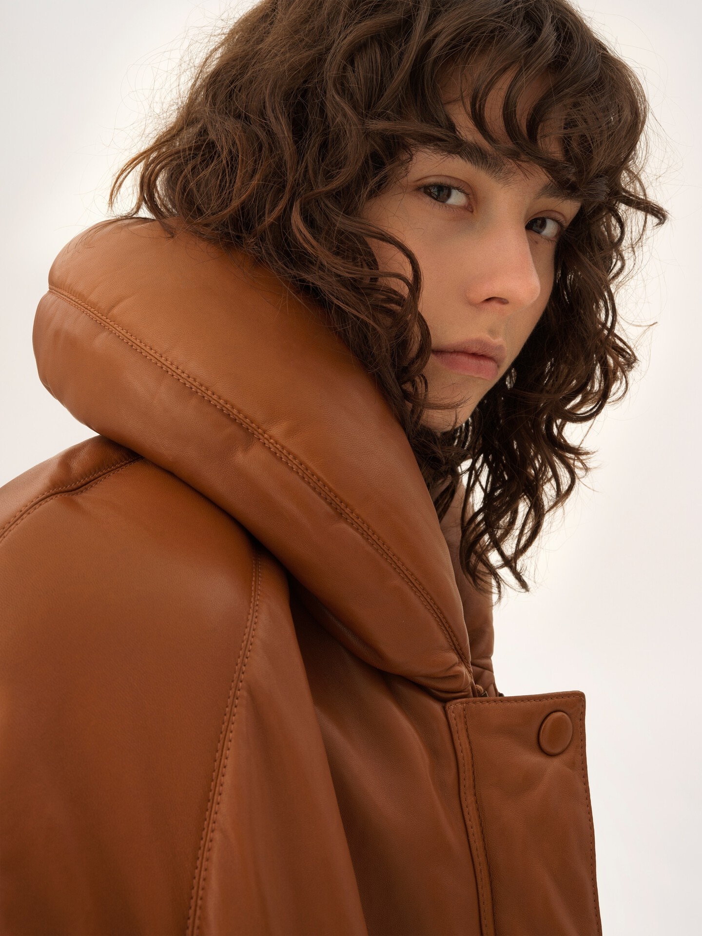 Long puffer coat in leather - 6