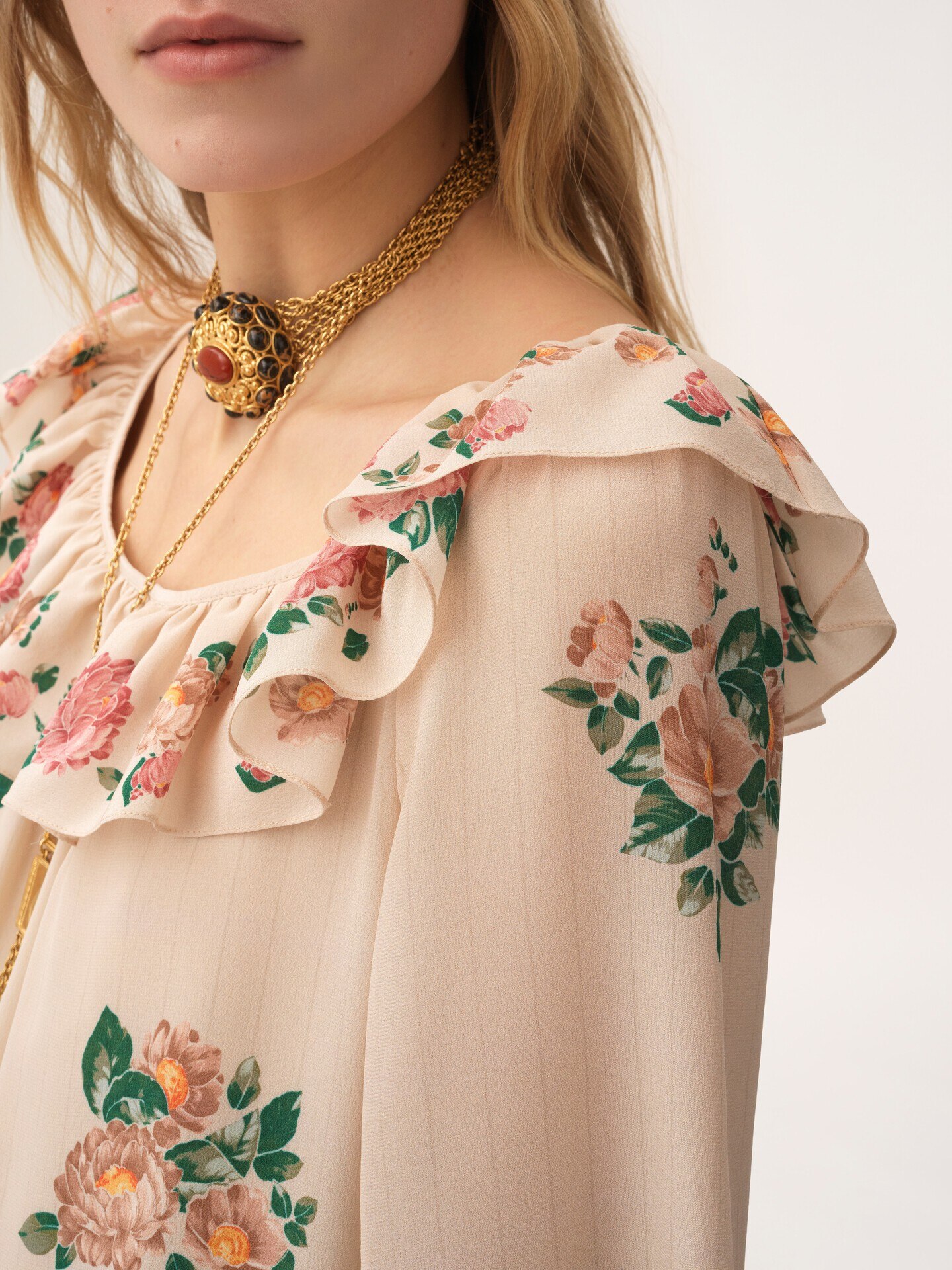 Square-neck ruffled long dress in cr&ecirc;pe de chine - 7