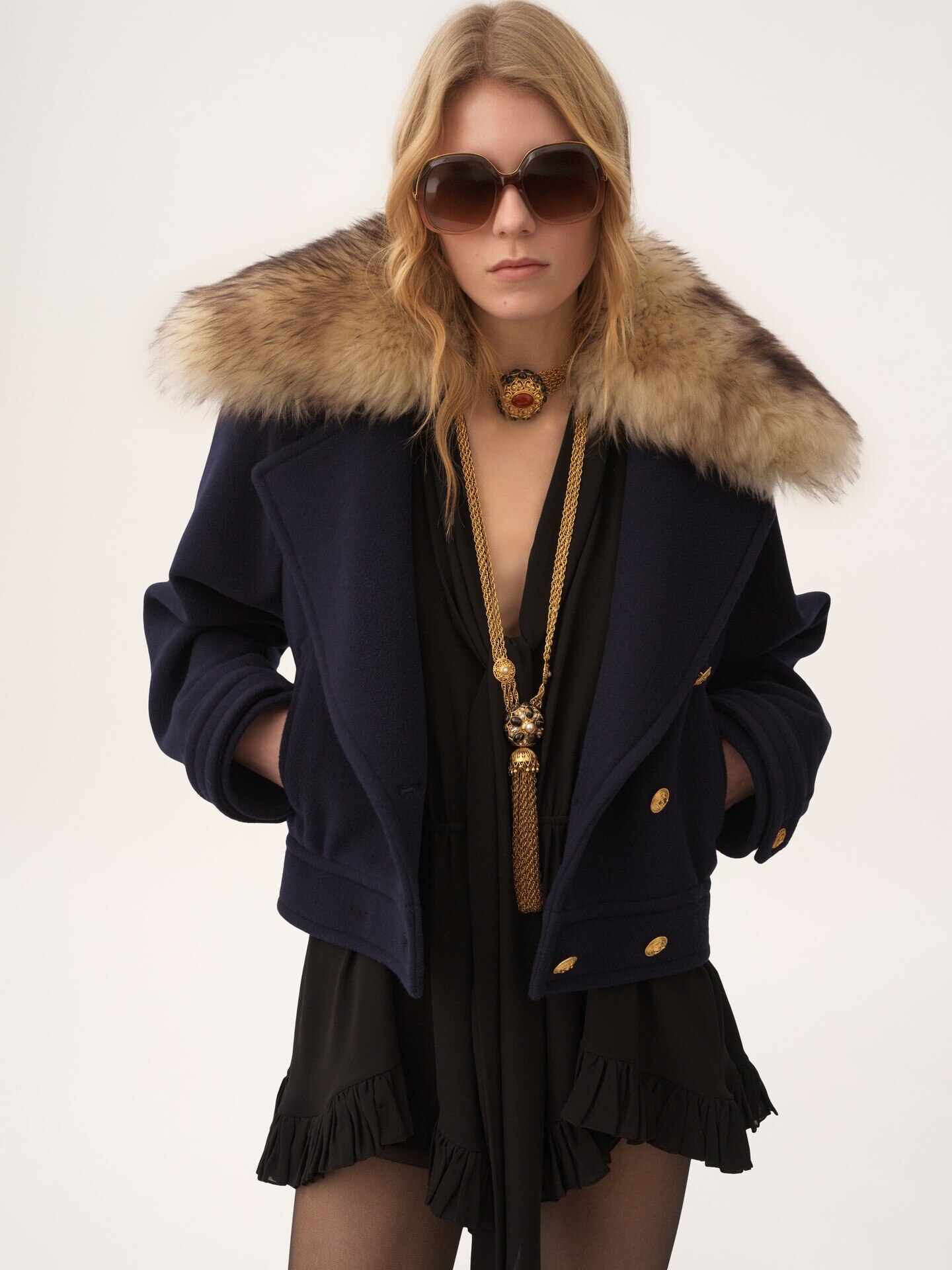 Short boxy double-breasted coat in wool - 4