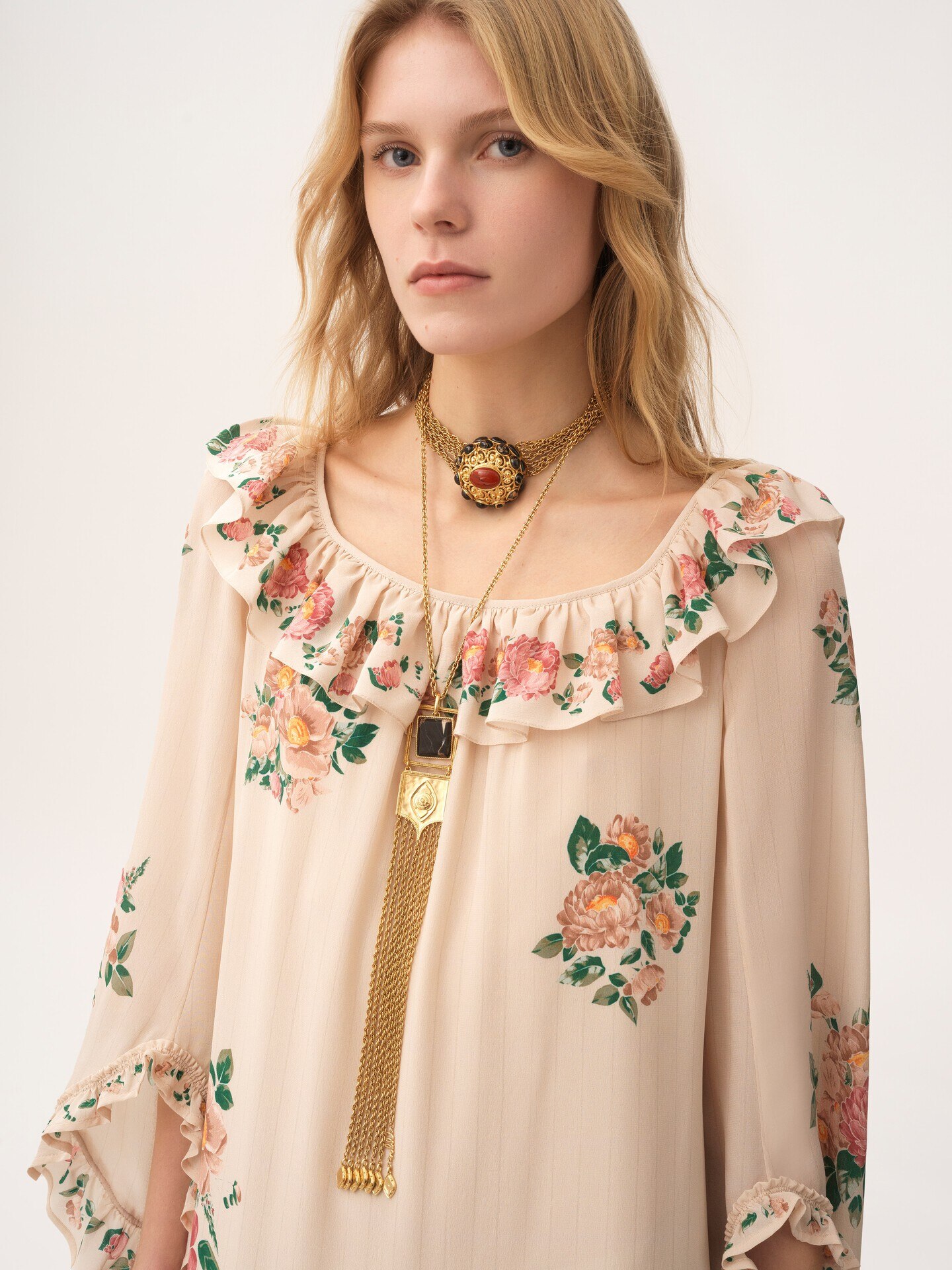 Square-neck ruffled long dress in cr&ecirc;pe de chine - 4