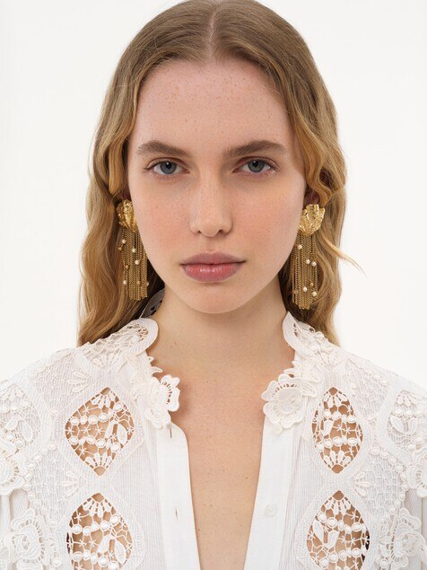 The Chlo&eacute; Shells earrings