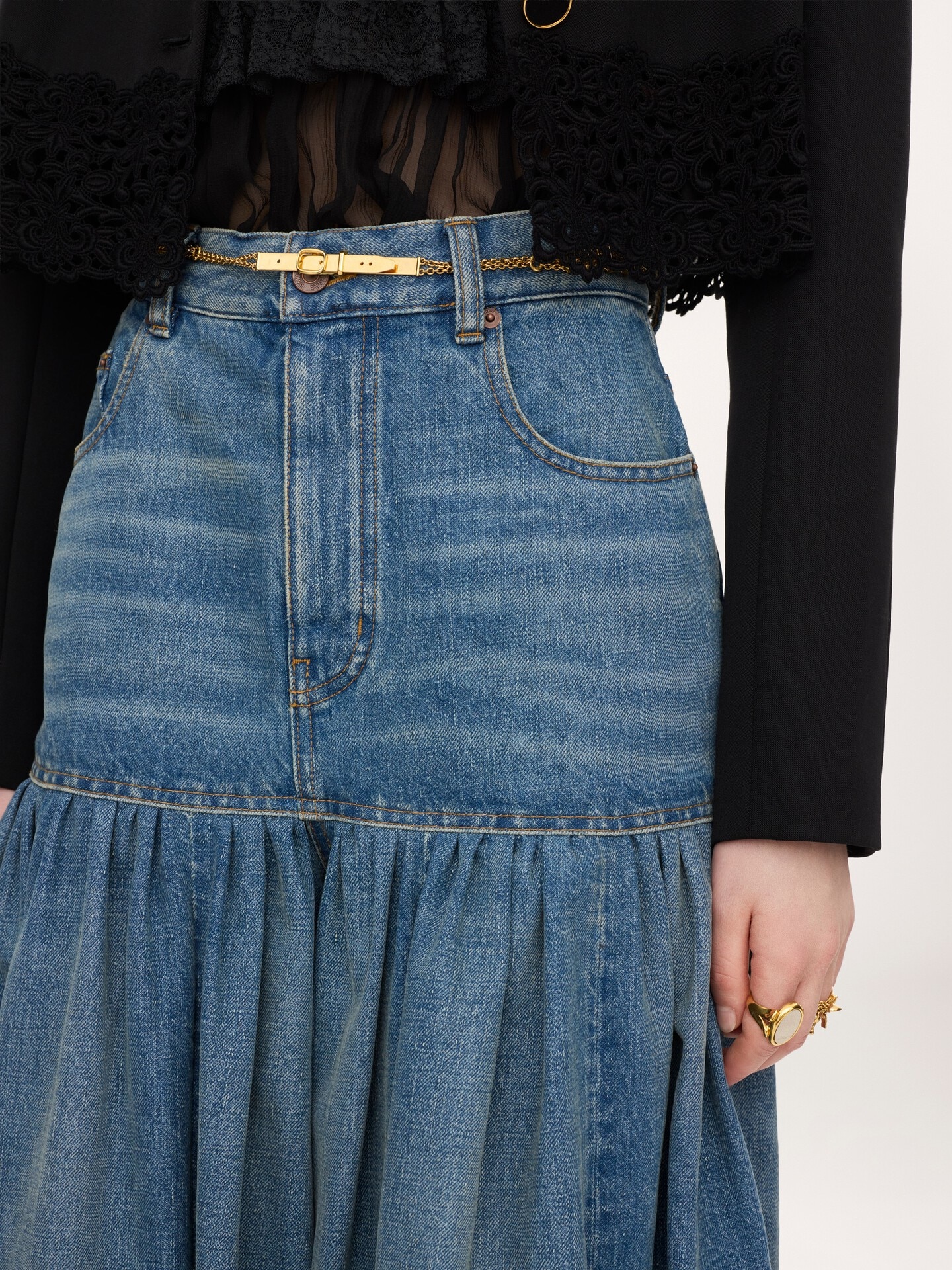 High-rise balloon jeans in denim - 8