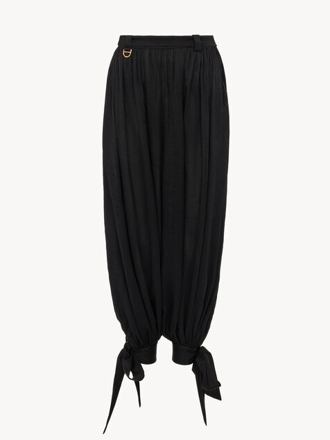 Pleated flowy trousers in cr&ecirc;pe de chine