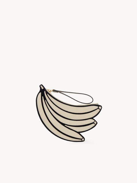 Banana flat pouch in grained leather