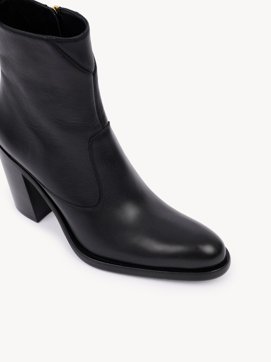 Phoenix heeled ankle boot - 6