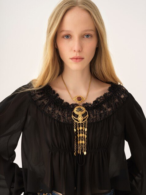 The Chlo&eacute; Amulet necklace