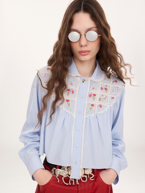 Blusa cropped de seda, popelina de algod&oacute;n y encaje