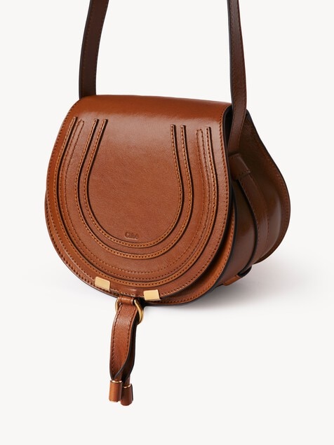 Bolso saddle peque&ntilde;o Marcie de cuero brillante