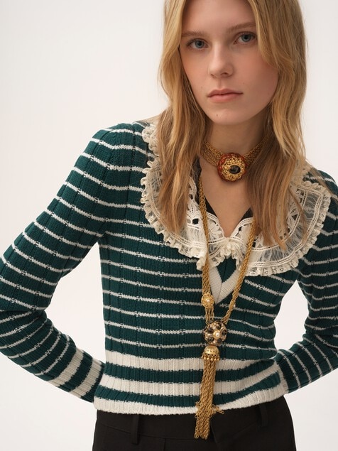 V-neck fitted jumper in a merino wool knit