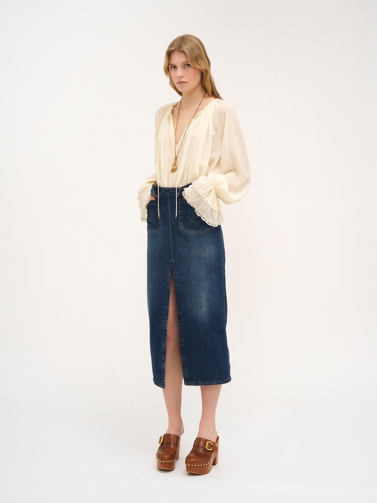Top fruncido con cuello en&nbsp;V de georgette de seda - 3