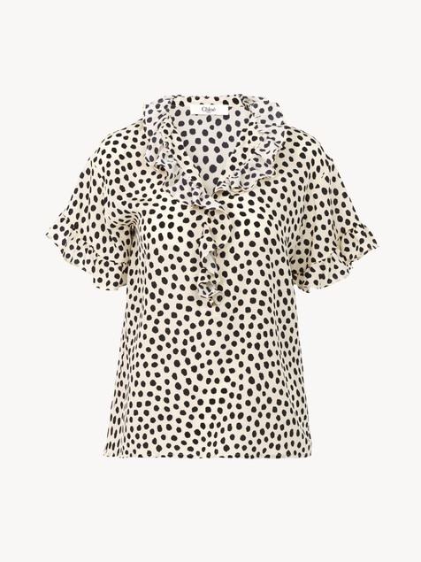 Short-sleeve ruffle top in cr&ecirc;pe de chine