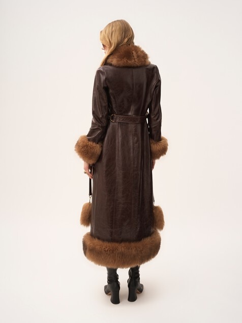 Long column coat in leather