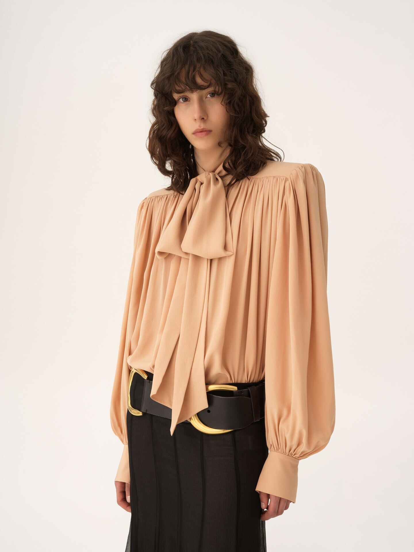 Oversized gathered lavalli&egrave;re blouse in cr&ecirc;pe de chine - 4