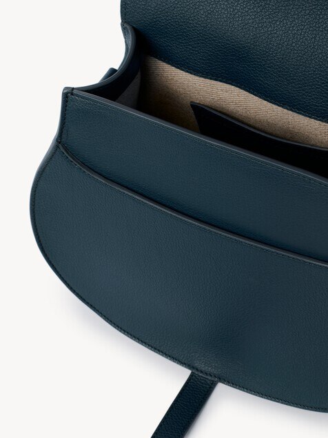 Bolso saddle Marcie de cuero granulado