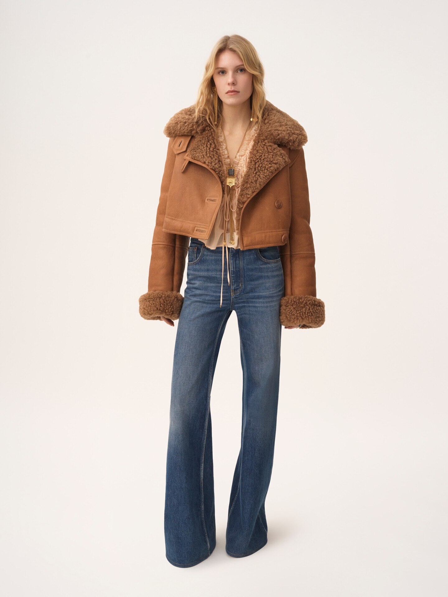Chaqueta cropped de corte boxy de cuero - 3