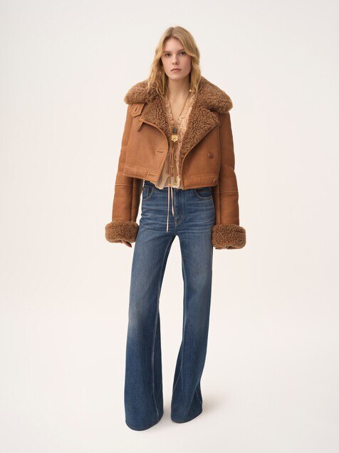 Chaqueta cropped de corte boxy de cuero