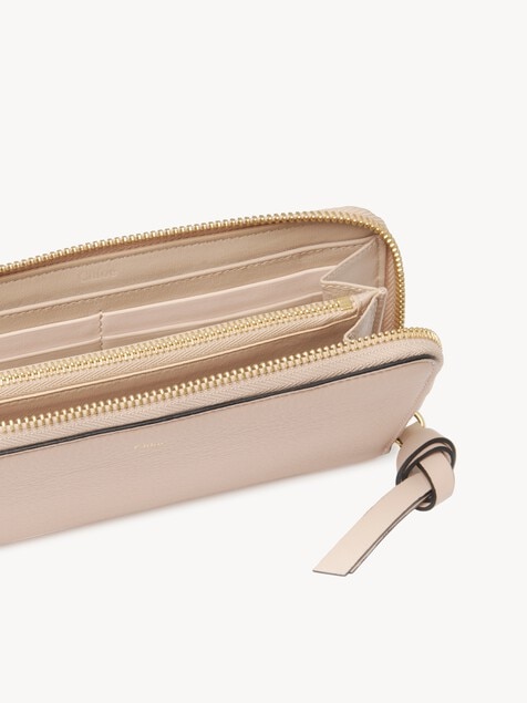 Cartera larga con cremallera Alphabet de cuero granulado