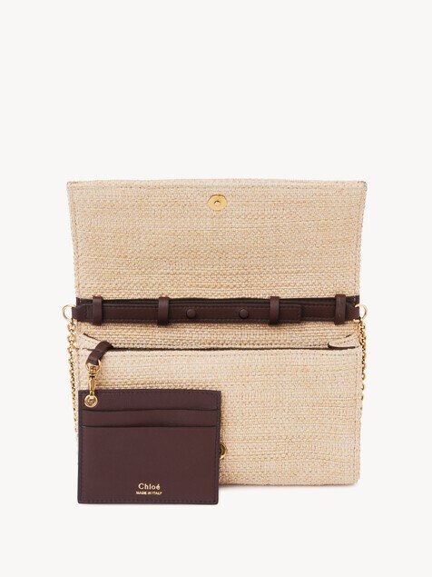 Chlo&eacute; Iconic flap wallet on chain in raffia-effect fibres