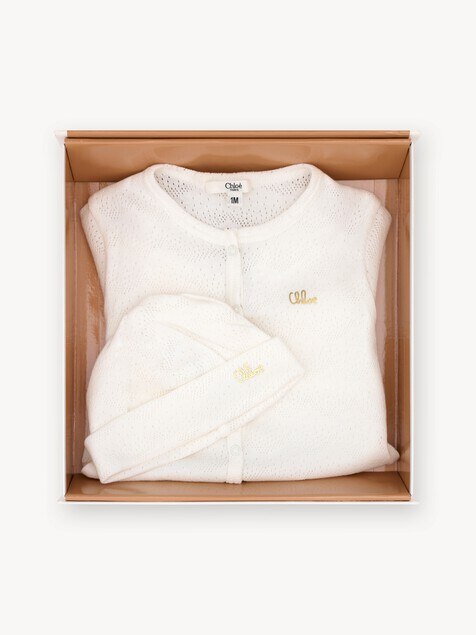 Set de regalo para beb&eacute;: pijama y gorro