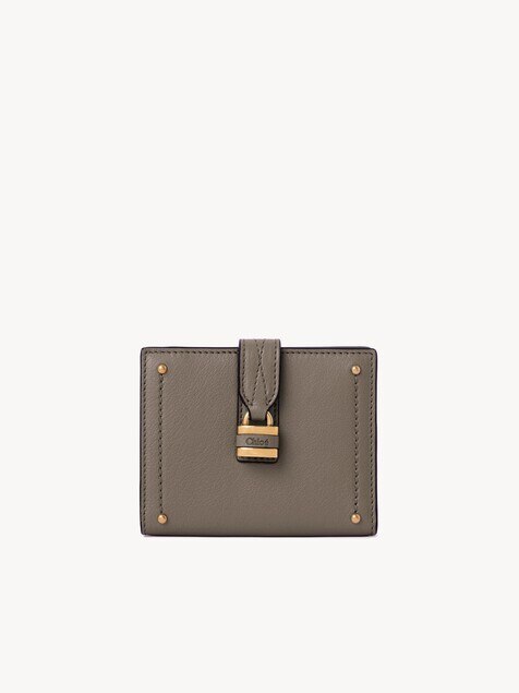 Cartera cuadrada Paddington de cuero granulado
