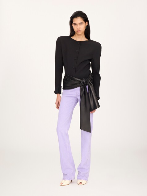 Collarless fitted jacket in wool cr&ecirc;pe