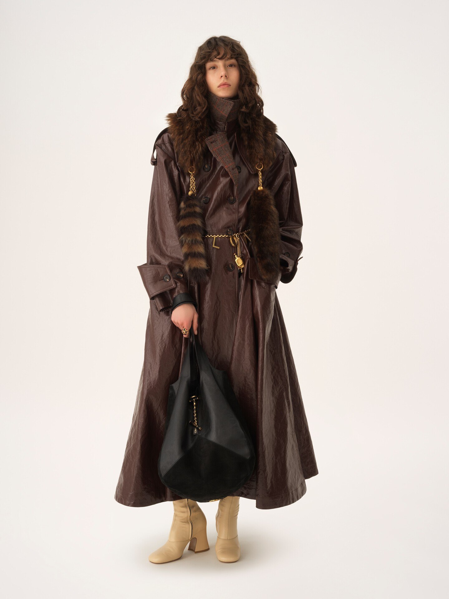 Chlo&eacute; Balloon bag in grained & suede leather - 10