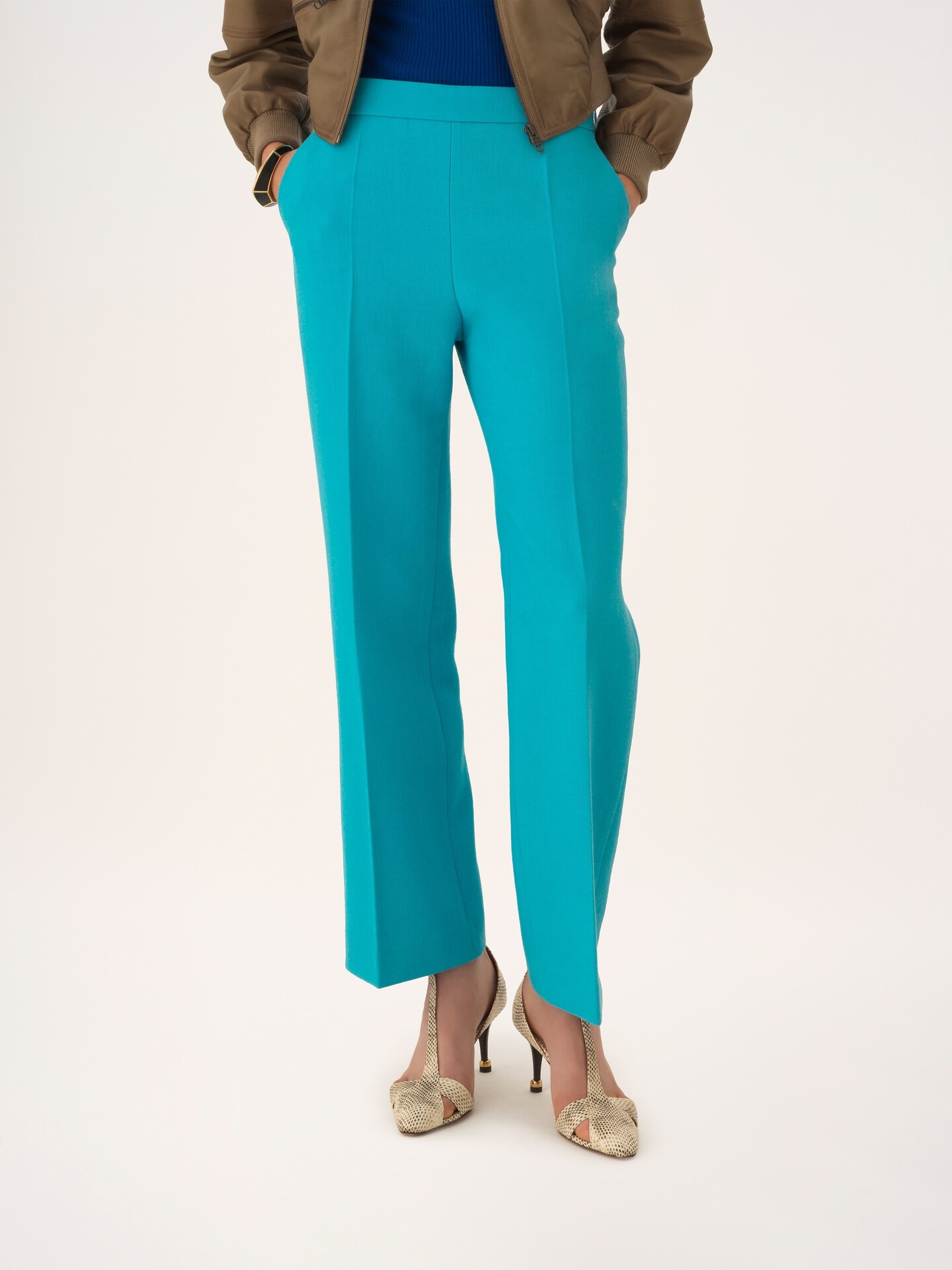 Straight cropped trousers in wool crêpe - 5