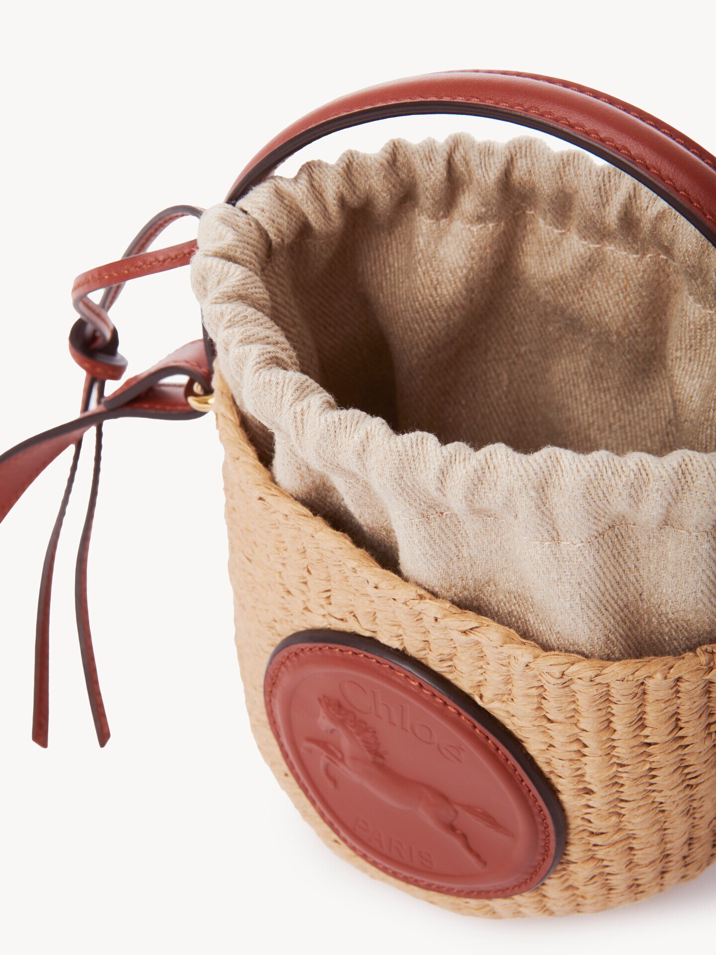 Mini Horse Medal basket bag in natural fibres - 6