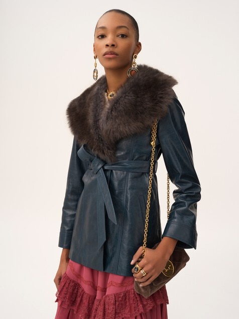 Short coat in leather