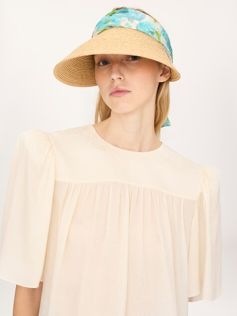The Chlo&eacute; visor in raffia