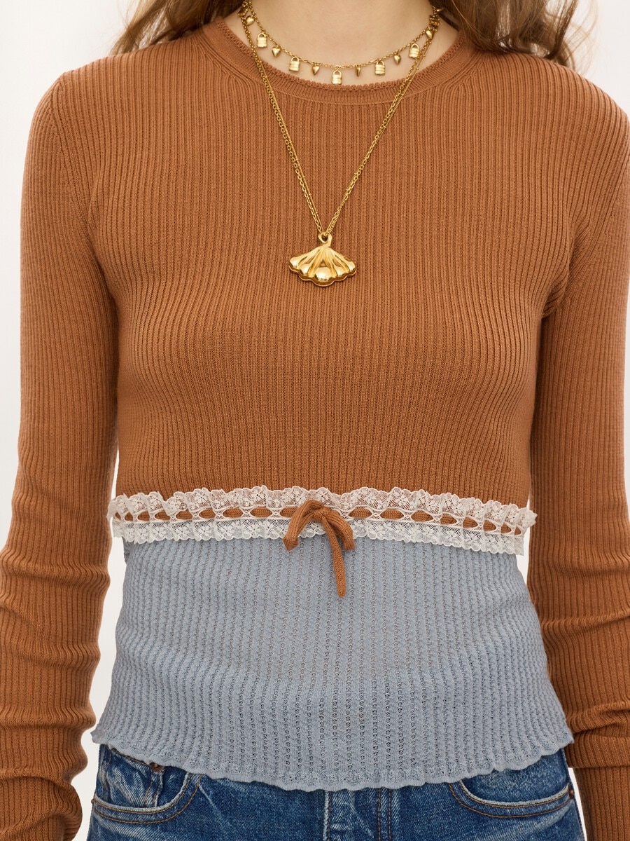 Cropped fitted sweater in a wool knit & lace - 7