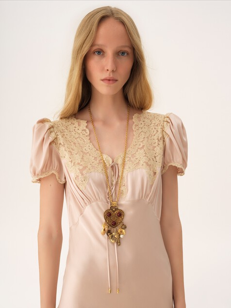 The Chlo&eacute; Heartfull pendant necklace