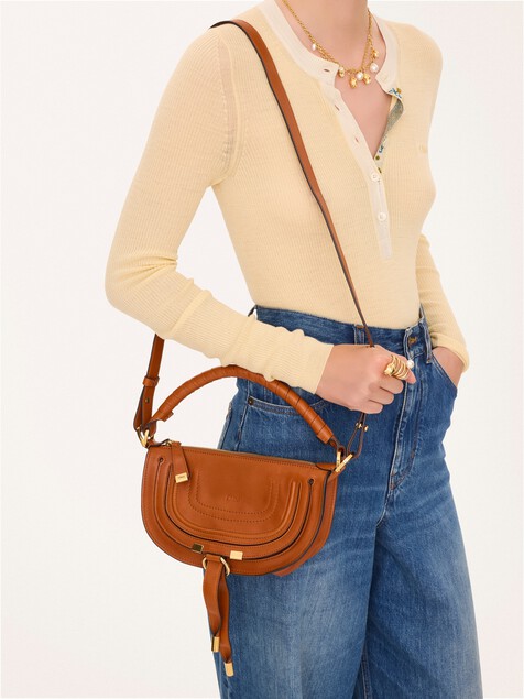 Minibolso de hombro Marcie de cuero suave