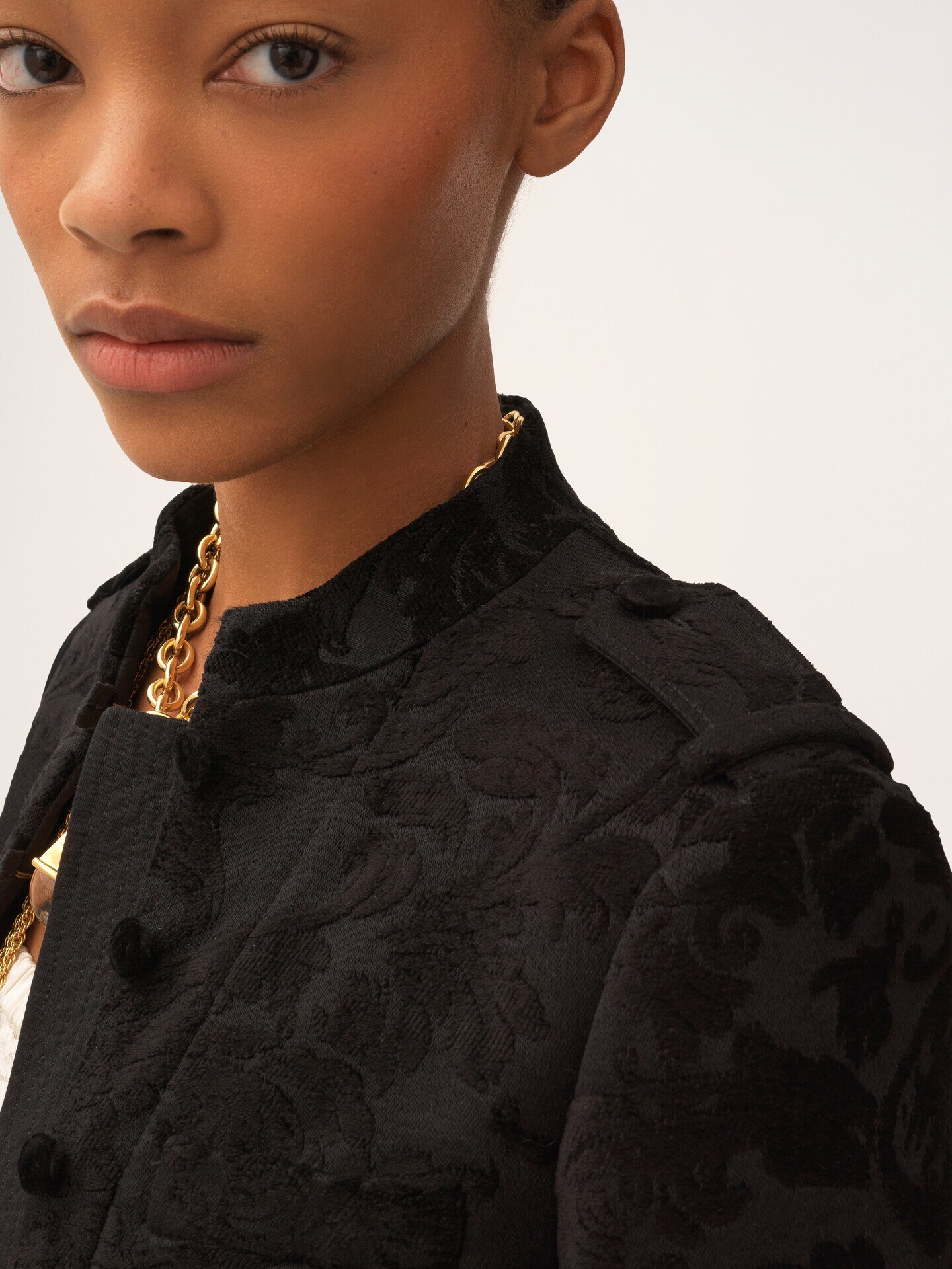 Chaqueta ajustada de terciopelo con motivo floral - 6