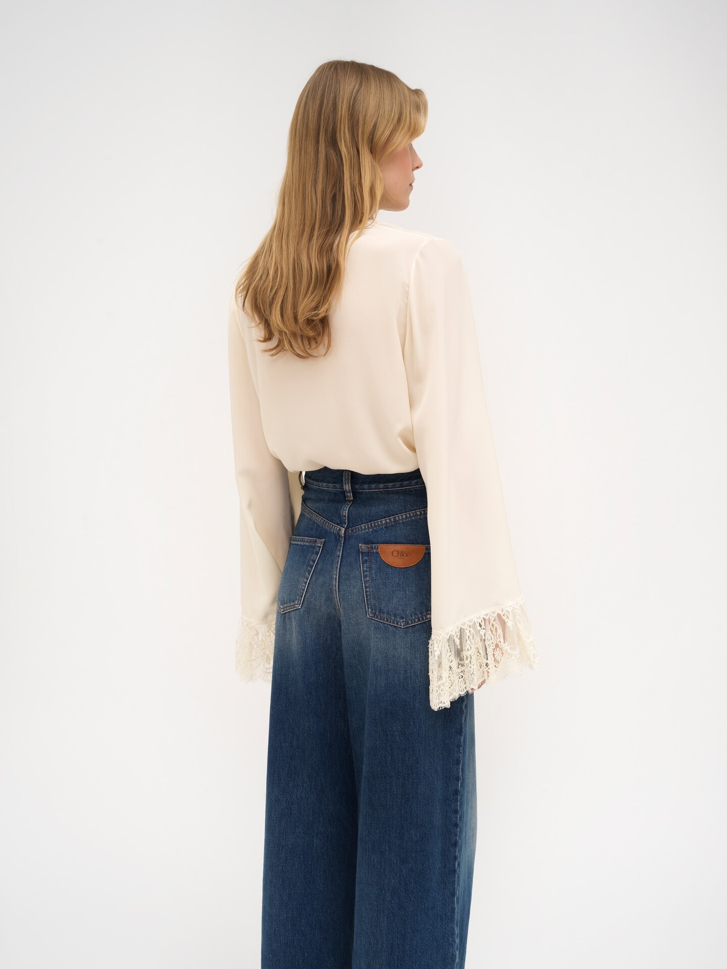 Collarless fluid blouse in cr&ecirc;pe de chine - 5