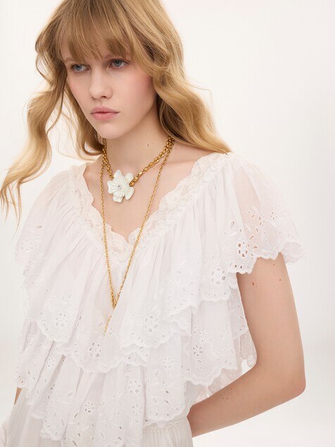 Top cropped con cuello en V y volantes de velo de algod&oacute;n y encaje