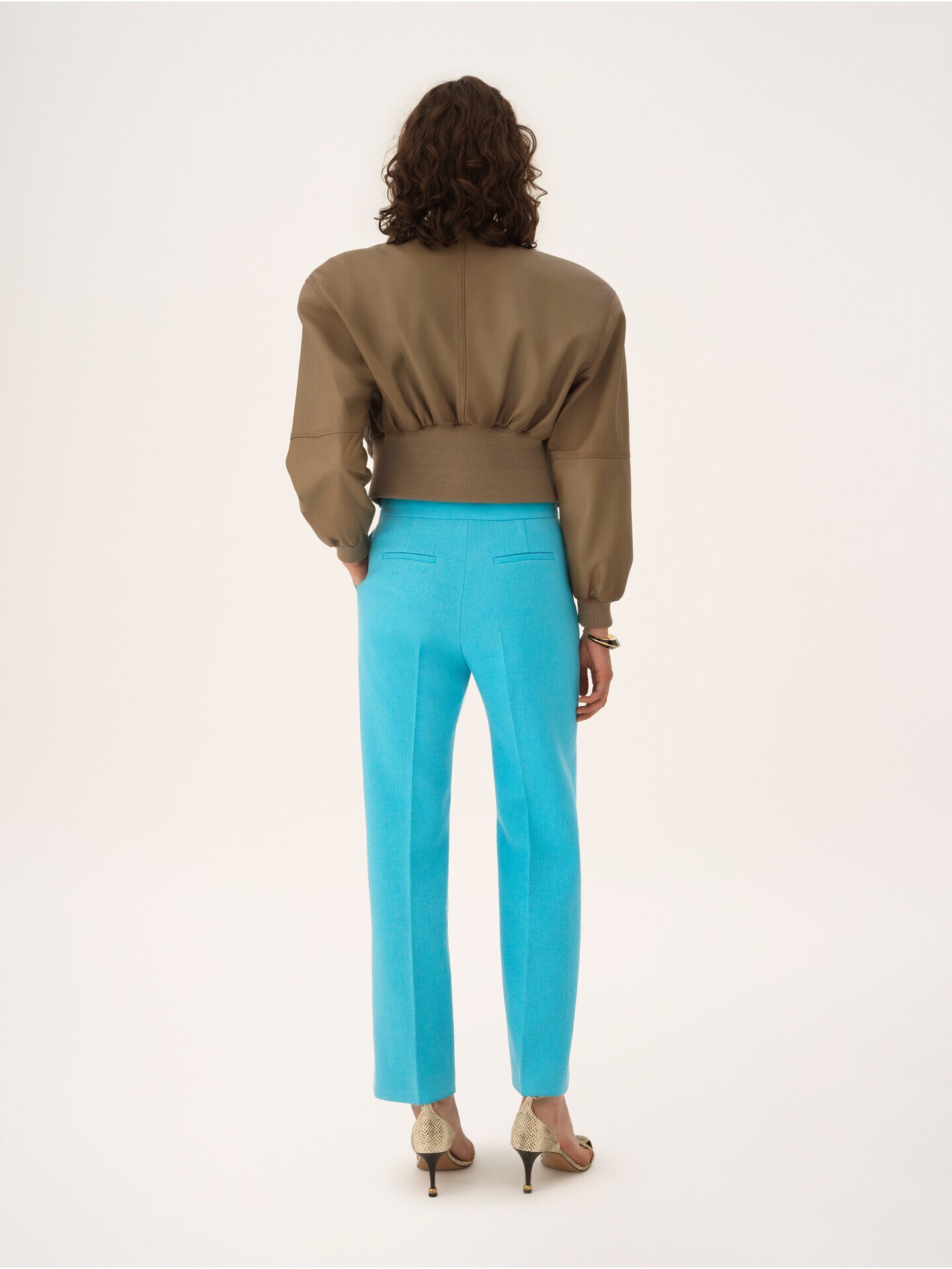 Straight cropped trousers in wool cr&ecirc;pe - 7