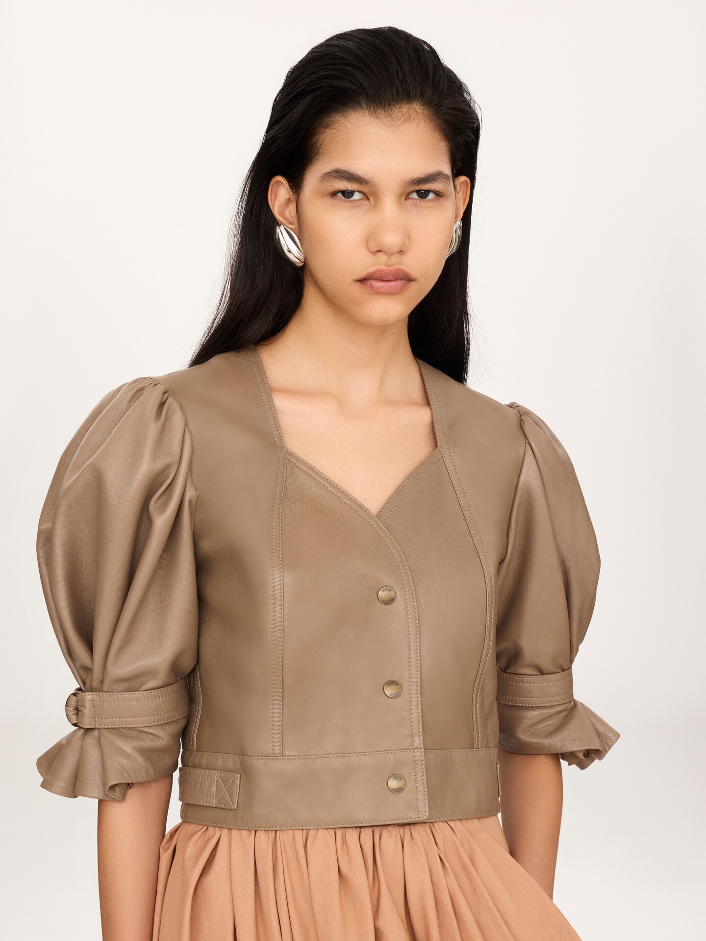 Cropped puff-sleeve jacket in leather - 4