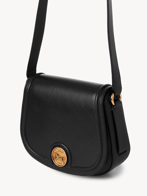 Bolso saddle Horse Medal de cuero granulado