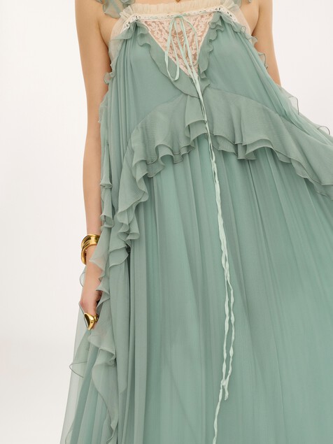 Vestido largo estratificado sin mangas de muselina de seda y encaje