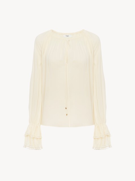 Top fruncido con cuello en&nbsp;V de georgette de seda