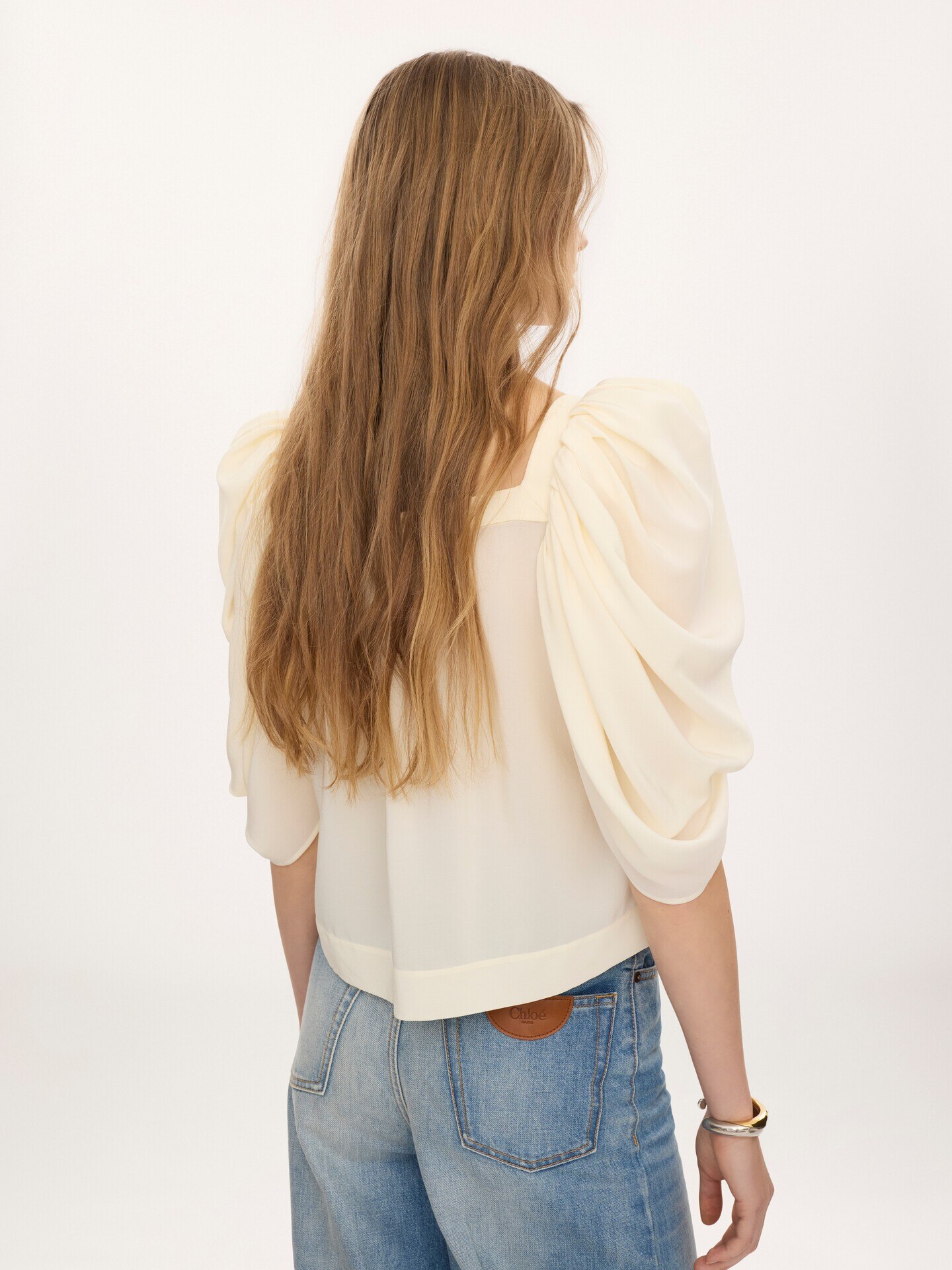 Puff-sleeve pleated top in cr&ecirc;pe de chine - 5