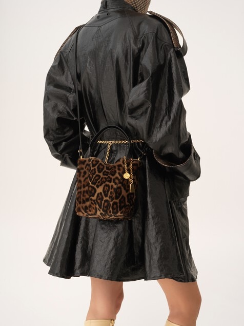 Small Chlo&eacute; Spin tote bag in leopard-print shearling