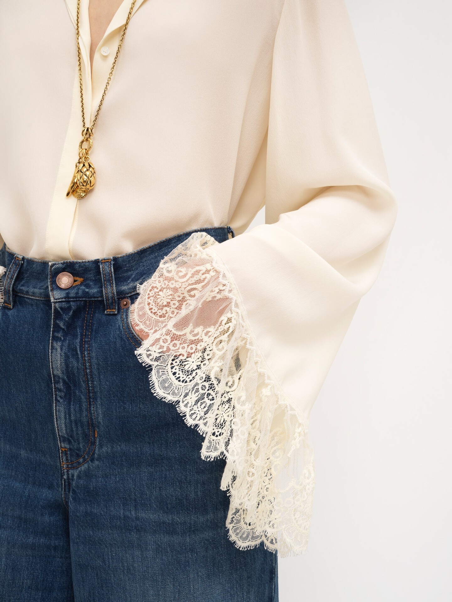 Collarless fluid blouse in cr&ecirc;pe de chine - 7